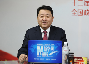 馮玉臻與新華網(wǎng)網(wǎng)友在線(xiàn)交流