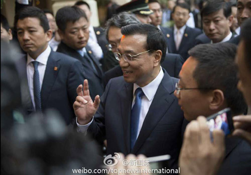 李克強(qiáng)：在非中企了解當(dāng)?shù)匚幕拍茉「?。圖片來(lái)源：“新國(guó)際”微博。
