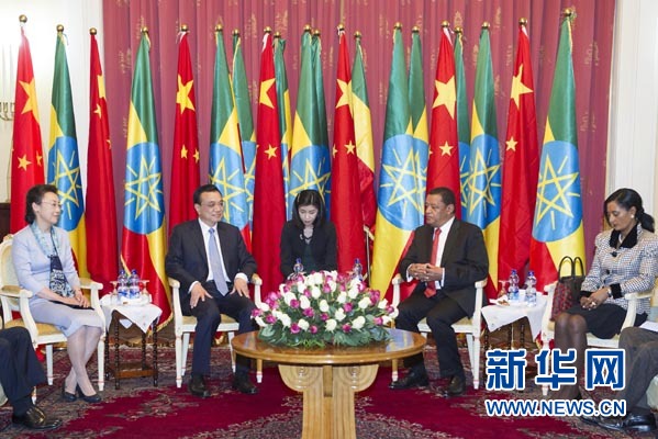 李克強總理夫人程虹、穆拉圖總統(tǒng)夫人梅阿扎參加會見。新華社記者王曄攝