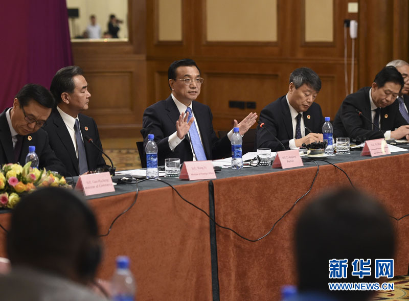  5月6日，中國國務(wù)院總理李克強(qiáng)在埃塞俄比亞首都亞的斯亞貝巴出席中非經(jīng)貿(mào)人文座談會。 新華社記者 李學(xué)仁 攝 