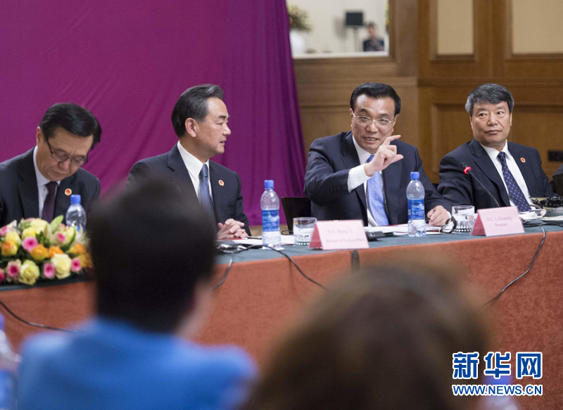  5月6日，中國國務(wù)院總理李克強(qiáng)在埃塞俄比亞首都亞的斯亞貝巴出席中非經(jīng)貿(mào)人文座談會。 新華社記者 王曄 攝 