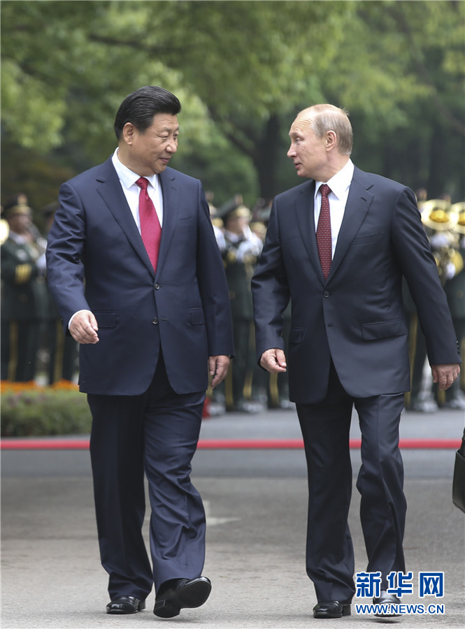 這是會談前，習近平在上海西郊會議中心廣場為普京舉行歡迎儀式。 新華社記者 蘭紅光 攝