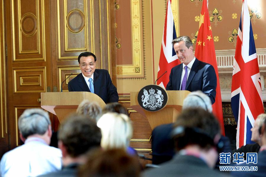 6月17日，中國國務(wù)院總理李克強同英國首相卡梅倫在倫敦舉行中英總理年度會晤后共同會見記者。新華社記者 李濤 攝
