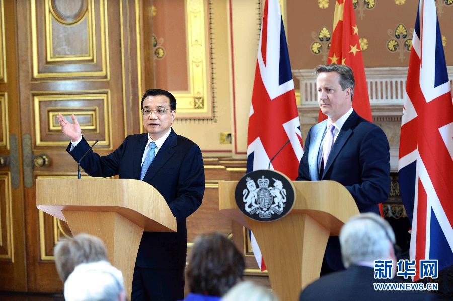 6月17日，中國國務(wù)院總理李克強同英國首相卡梅倫在倫敦舉行中英總理年度會晤后共同會見記者。新華社記者 李濤 攝  