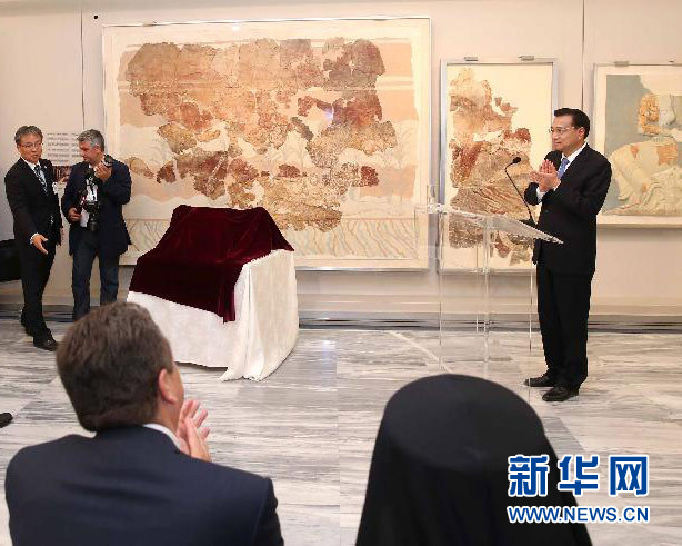 6月21日，國務(wù)院總理李克強與希臘總理薩馬拉斯共同出席希臘伊拉克利翁博物館新館開館儀式并發(fā)表講話。 新華社記者 龐興雷 攝 