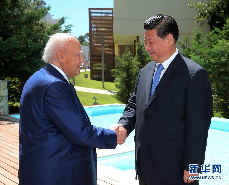 7月13日，中國國家主席習近平在希臘羅德島會見希臘總統(tǒng)帕普利亞斯。 新華社記者 蘭紅光 攝