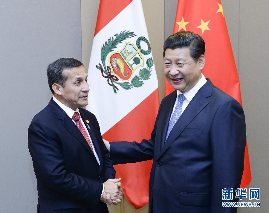 7月16日，國(guó)家主席習(xí)近平在巴西首都巴西利亞會(huì)見秘魯總統(tǒng)烏馬拉。新華社記者 劉建生 攝 