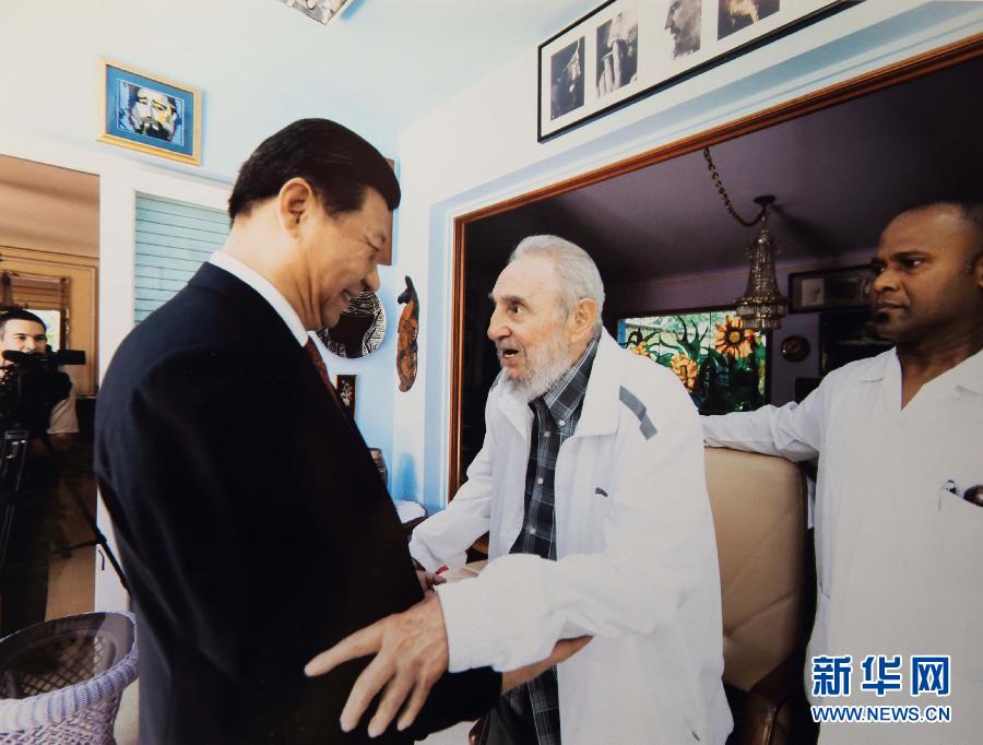 當(dāng)?shù)貢r間7月22日，國家主席習(xí)近平在哈瓦那親切探望古巴革命領(lǐng)袖菲德爾·卡斯特羅。 新華社發(fā)