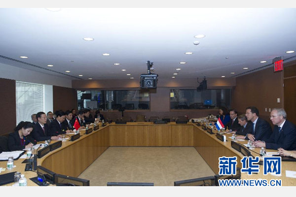 9月23日，出席聯(lián)合國氣候峰會的國家主席習(xí)近平特使、國務(wù)院副總理張高麗在紐約聯(lián)合國總部會見荷蘭首相呂特。 新華社記者 王曄 攝 