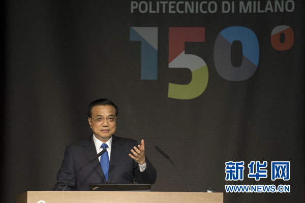 10月16日，中國國務(wù)院總理李克強在米蘭與意大利總理倫齊共同出席第五屆中意創(chuàng)新合作周大會并致辭。 新華社記者謝環(huán)馳攝