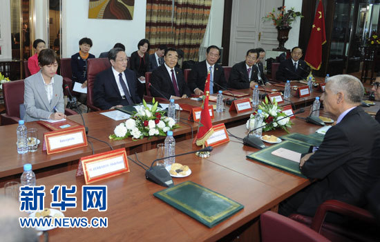 11月3日，中國全國政協(xié)主席俞正聲在拉巴特會見摩洛哥眾議長阿拉米。 新華社記者 張鐸 攝