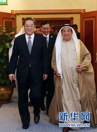 11月6日，正在巴林進(jìn)行正式友好訪問的全國(guó)政協(xié)主席俞正聲在麥納麥會(huì)見巴林副首相穆罕默德。 新華社記者劉衛(wèi)兵攝