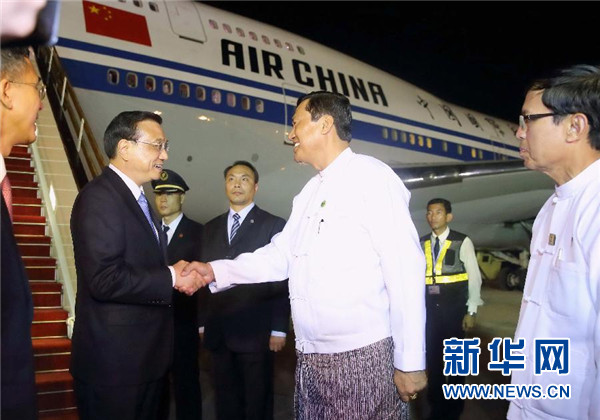 這是緬甸政府高級官員到機(jī)場迎接李克強(qiáng)總理。新華社記者 鞠鵬 攝 