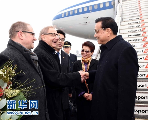 1月20日，中國國務院總理李克強抵達瑞士蘇黎世，出席達沃斯世界經濟論壇年會并對瑞士進行工作訪問。 新華社記者 饒愛民 攝 