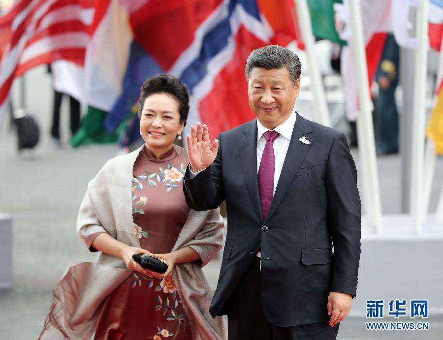 7月7日，二十國集團(tuán)領(lǐng)導(dǎo)人第十二次峰會在德國漢堡舉行。國家主席習(xí)近平出席并發(fā)表題為《堅持開放包容　推動聯(lián)動增長》的重要講話。這是習(xí)近平和夫人彭麗媛出席漢堡峰會舉行的音樂會。新華社記者 劉衛(wèi)兵 攝 