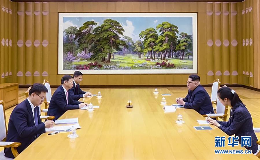 （新華網(wǎng)）金正恩會(huì)見(jiàn)中聯(lián)部部長(zhǎng)、中國(guó)藝術(shù)團(tuán)團(tuán)長(zhǎng)宋濤 