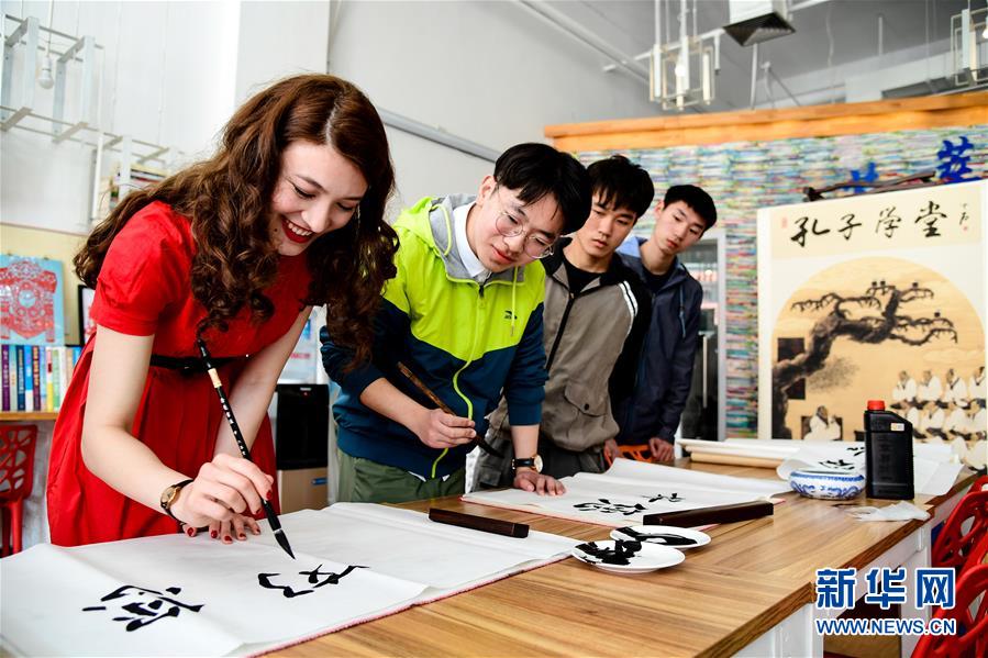 （新華全媒頭條·上合青島峰會·圖文互動）（13）遠航，揚起“上海精神”的時代風帆——寫在上海合作組織成員國元首理事會第十八次會議即將召開之際