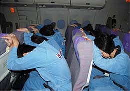 系好安全帶，記住安全門